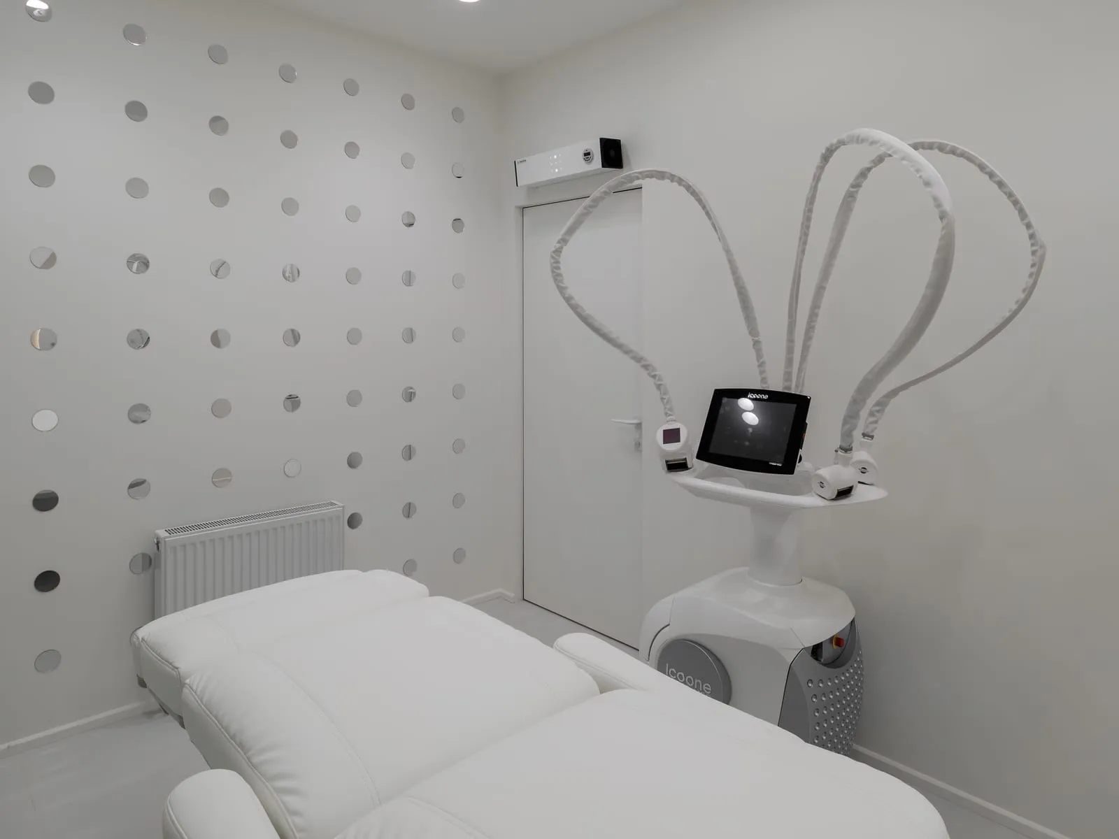 Cabinetul de proceduri corporale, cu aparatul Icoone Laser Med